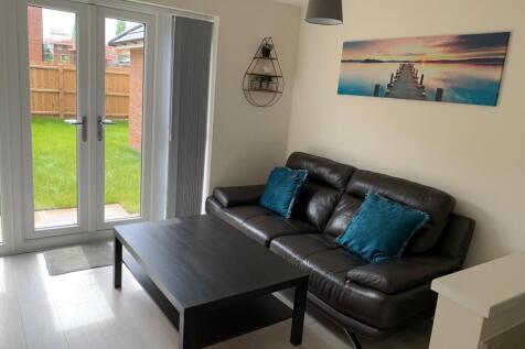 AVAILABLE FOR ACADEMIC YEAR 2026/2027 4 bed semi-