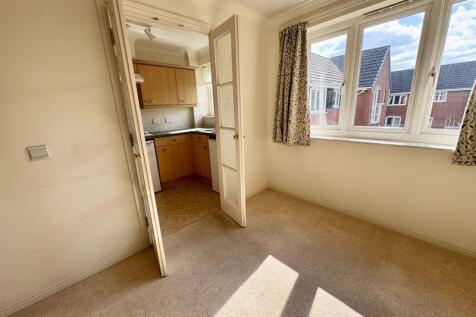 Lounge to Kitchen
