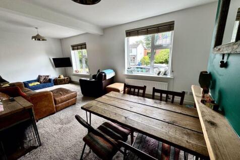 Open Plan Lounge / Dining Room