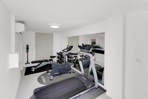 Garage/Gym