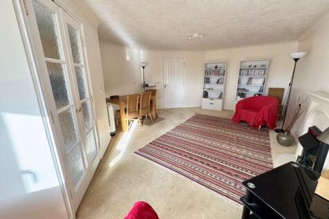 Open Plan Lounge/Dining Area