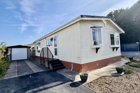 Drive &amp; Garage Rear Aspect