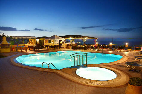 Hotel 1000 m² in Crete - 2