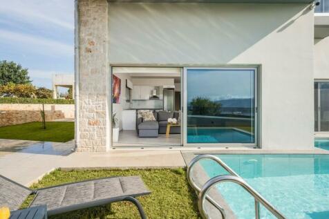 Villa 200 m² in Crete - 1