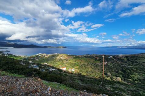 Land 1900 m² in Crete - 1