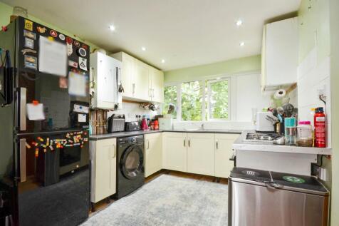 Kitchen/ Lounge Area