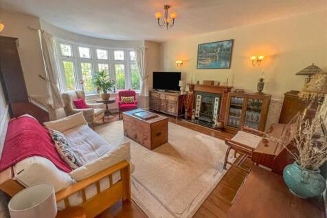 Living Room /