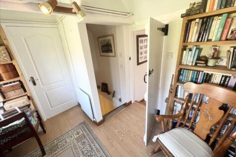 Library / Snug