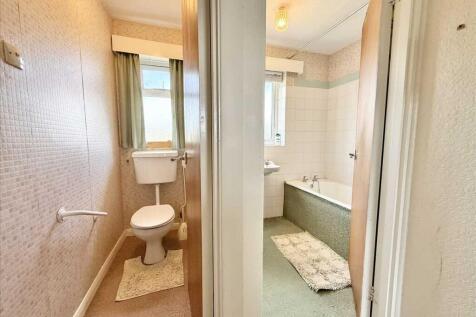 Bathroom &amp;