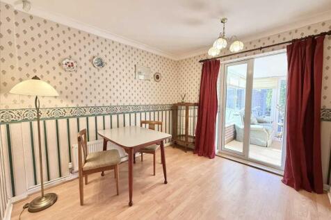 Dining Room/ Bedroom