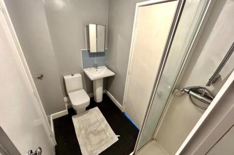 ensuite.JPG
