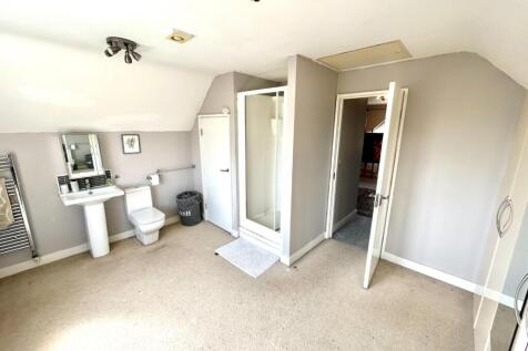 ensuite master.JPG