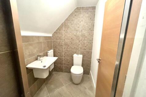 ensuite 2.JPG