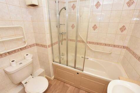 BATHROOM.JPG