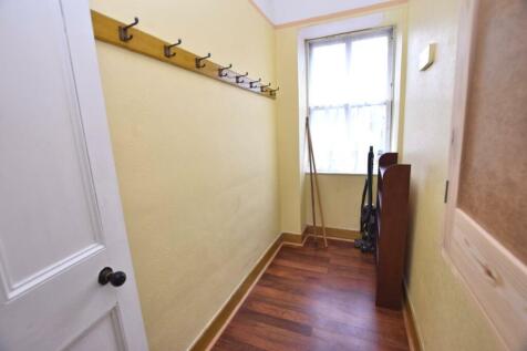 WALK IN CUPBOARD.JPG