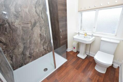 SHOWER ROOM (1).JPG