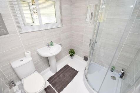 SHOWER ROOM.JPG