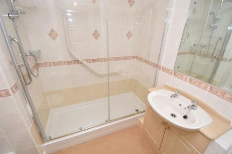 SHOWER ROOM.JPG