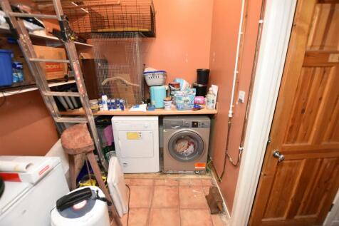 UTILITY ROOM.JPG