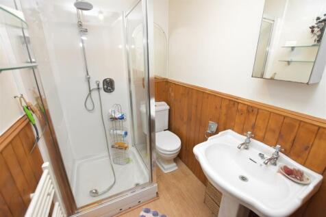 SHOWER ROOM.JPG