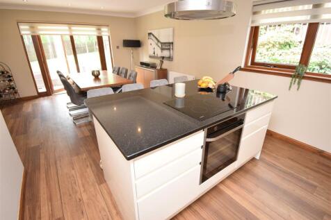 KITCHEN 2.JPG