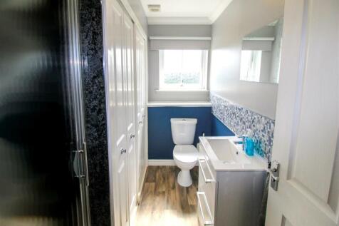 SHOWER ROOM.jpg