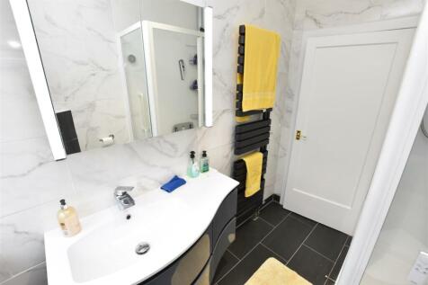 SHOWER ROOM (2).JPG