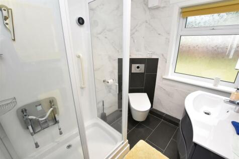 SHOWER ROOM.JPG