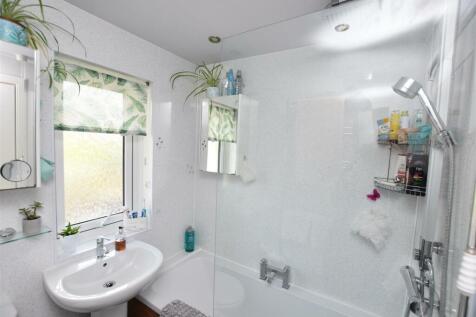 BATHROOM (2).JPG