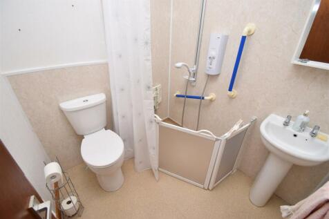 GROUND FLOOR WET ROOM.JPG