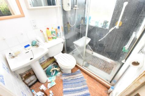 EN-SUITE SHOWER ROOM.jpg