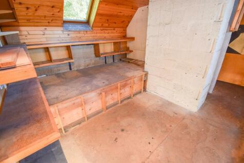 UPSTAIRS LOUNGE AREA-2.jpg
