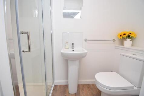 EN-SUITE SHOWER ROOM.jpg