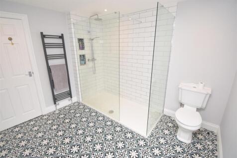 GROUND FLOOR EN-SUITE SHOWER ROOM.JPG