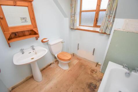 BATHROOM-2.jpg