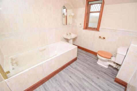 BATHROOM-2.jpg