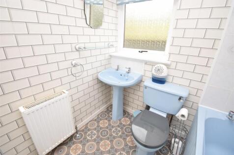 BATHROOM (2).JPG