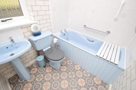 BATHROOM.JPG
