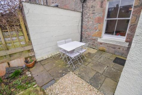 OUTDOOR SEATING AREA-2.jpg