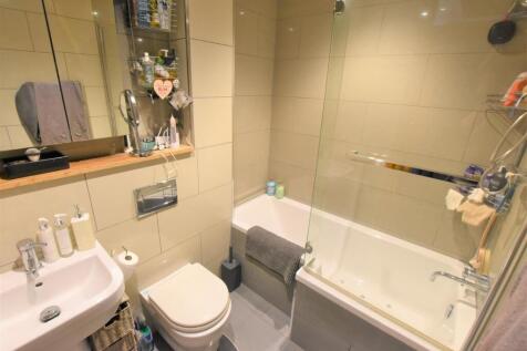 BATHROOM.JPG