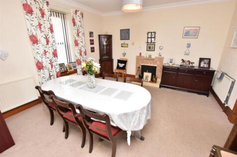 DINING ROOM.JPG