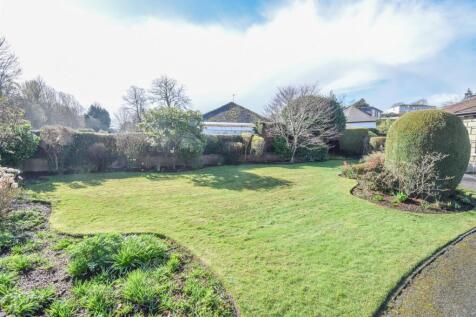 FRONT GARDEN-2.jpg