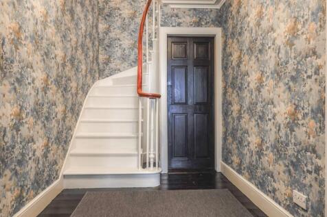 ENTRANCE HALL-2.jpg