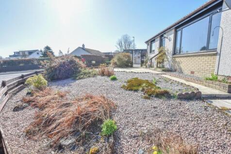 FRONT GARDEN-2.jpg