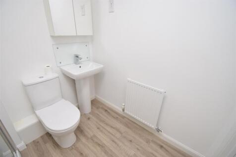 SHOWER ROOM (2).JPG