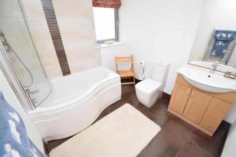 BATHROOM (2).JPG
