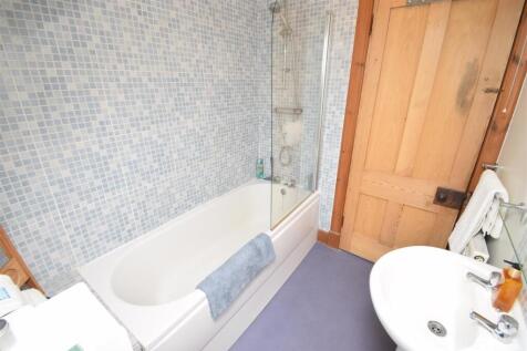 BATHROOM (2).JPG