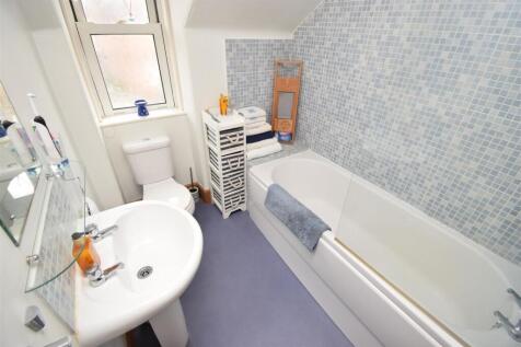 BATHROOM.JPG