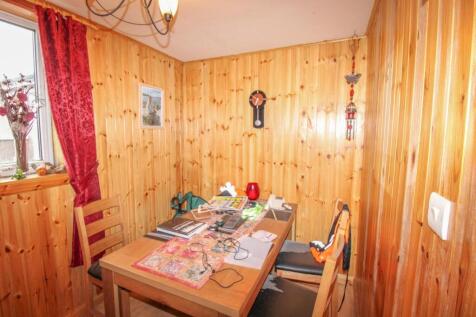 DINING ROOM.jpg