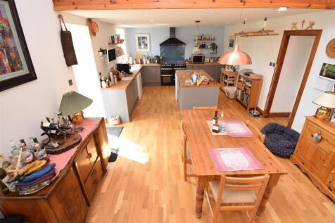 FULL DINING AREA-KITCHEN.JPG